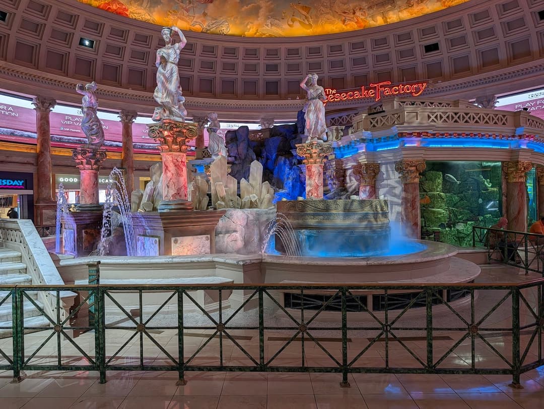 Caesars Forum Shop Atlantis Aquarium, aquariums in Las Vegas