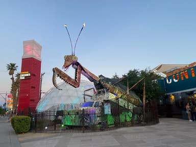 Giant Metal Mantis